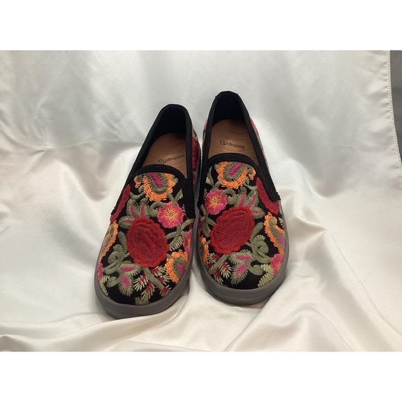 New Woman’s Baretraps Bonaire size 10 med floral slip on - Picture 1 of 8